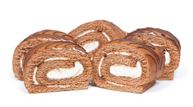 Kremalı rulo parçaları.