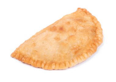 Belyash (beliash), beyaz arkaplanda izole edilmiş etli turta