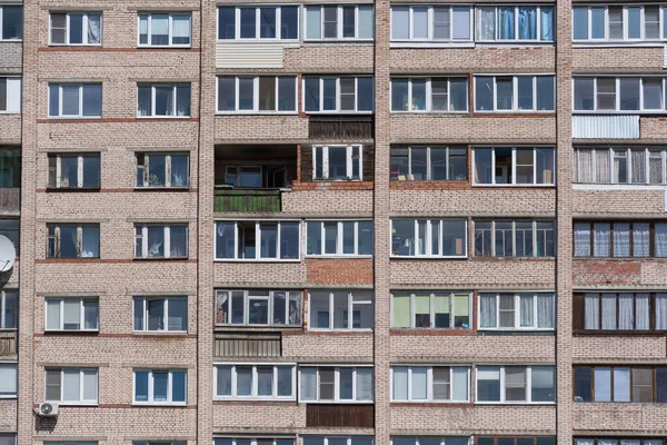 Τυπική Πρόσοψη Του Παλαιού Κτιρίου Πάνελ Στις Μετασοβιετικές Χώρες — Φωτογραφία Αρχείου