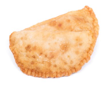 Belyash (beliash), beyaz arkaplanda izole edilmiş etli turta