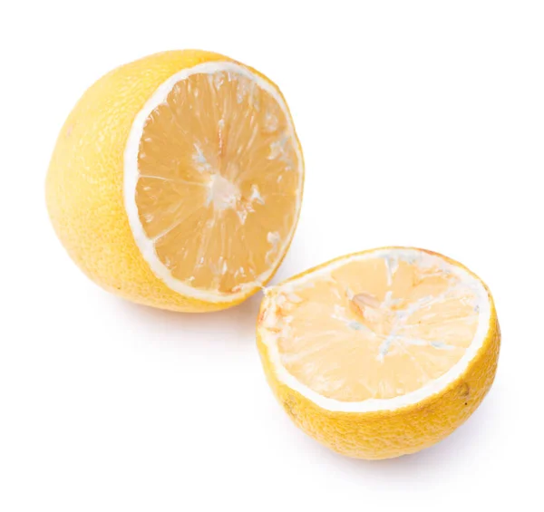 白い背景に単離されたこぼれたレモン — ストック写真