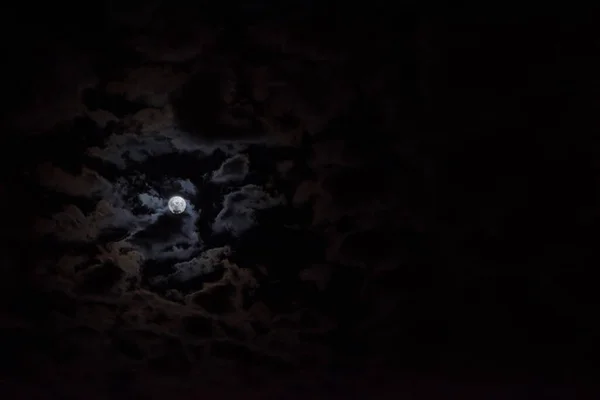 밤하늘의 보름달 구름과 — 스톡 사진