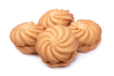 Beyaz arkaplanda reçel dolgulu spiral bisküvi grubu