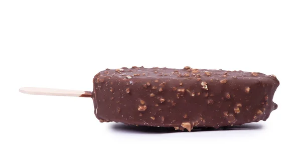 Chocolate Gelado Com Nozes Isoladas Sobre Fundo Branco — Fotografia de Stock