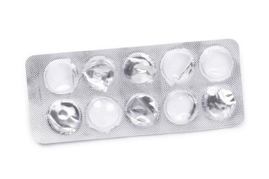 Kullanılan ilaç paketi beyaz arkaplanda izole edildi