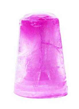 Buz külahı beyaz arkaplanda izole edildi