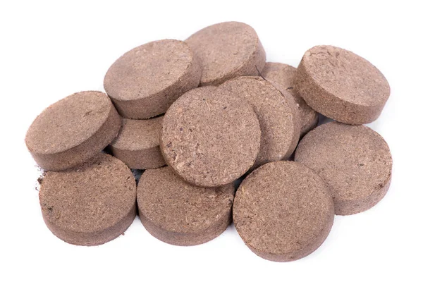 Suché Rašelinové Pelety Kompostovaná Tableta Izolovaná Nad Bílou — Stock fotografie