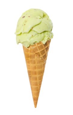 Fıstıklı dondurma waffle koni beyaz arka plan üzerinde izole.