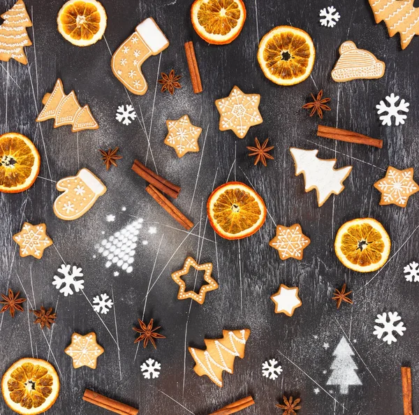 Galletas de jengibre de Navidad, naranja seca, canela, anís estrellado y — Foto de Stock