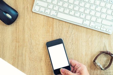 Not defteri, bilgisayar, akıllı telefon ile ofis masaüstü ve ahşap masa arka plan çalışma. Kopyalama alanı yla yukarıdan görüntüle