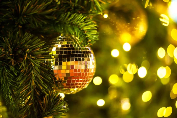 Primer Plano Bolas Oro Las Decoraciones Del Árbol Navidad Sobre — Foto de Stock