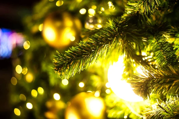 Χριστουγεννιάτικο Δέντρο Διακοσμήσεις Αφηρημένο Φως Χρυσαφί Bokeh Φόντο Royalty Free Φωτογραφίες Αρχείου