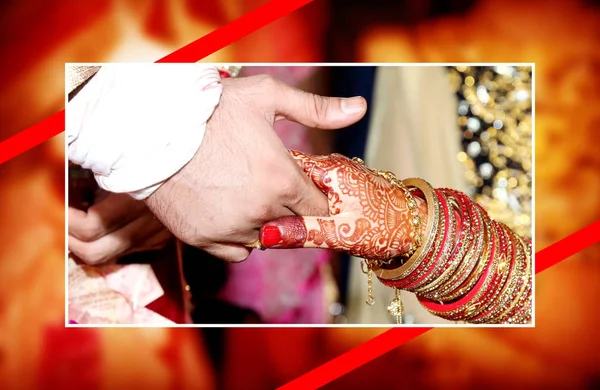 Une Mariée Indienne Tenant Main Lors Rituel Mariage Hindou — Photo