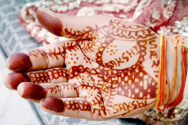 Mâinile Miresei Timp Efectuează Ritualuri Nuntă — Fotografie, imagine de stoc