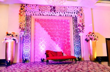 Güzel düğün, Resepsiyon... Sahne