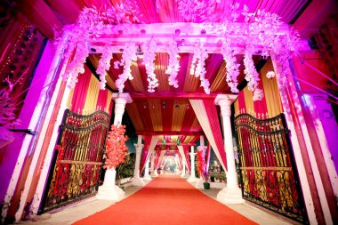 Açık parti & düğün ampul dekor ile giriş kapısı