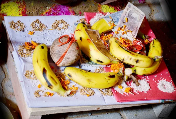 Bønnen Tilbedelse Elementer Til Tråd Ceremoni Pooja Puja Den Indiske - Stock-foto