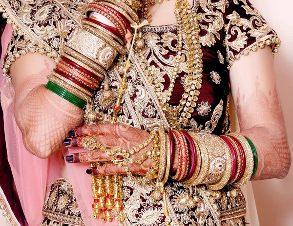 Brautschmuck Bei Indischer Hochzeit — Stockfoto