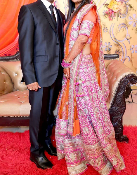 Portrait Couple Taking Wedding Photos — Stock Photo, Image