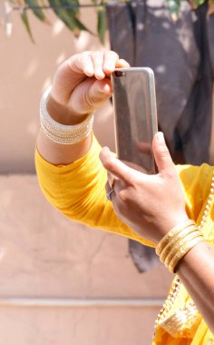 Kadın eller fotoğraf çekme