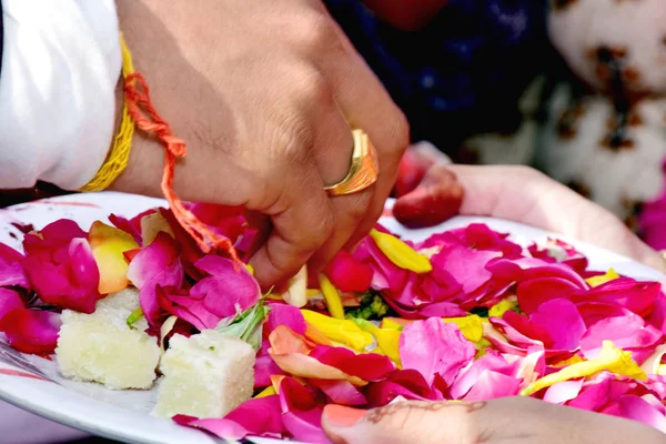 Snijden Lint Indiase Bruiloft Rituele Welkom Ceremonie — Stockfoto