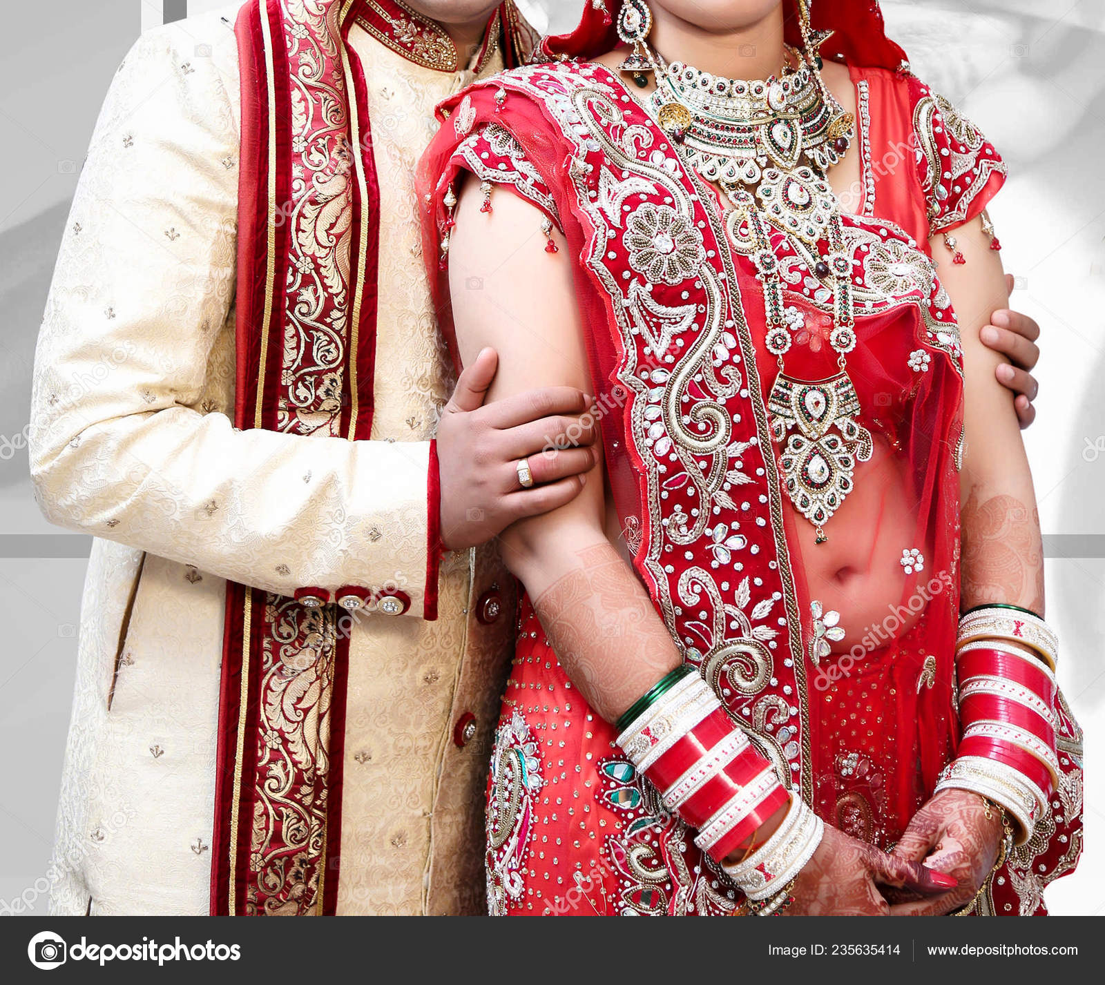 Stunning Indian Wedding Couples Traditional Wear Stock Photo