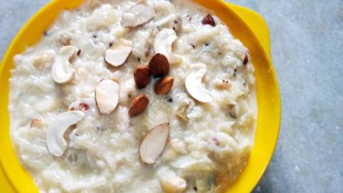 Pirinç kheer, Chawal ki kheer, pirinç tatlı göl kenarında güzel arka plan üzerinde