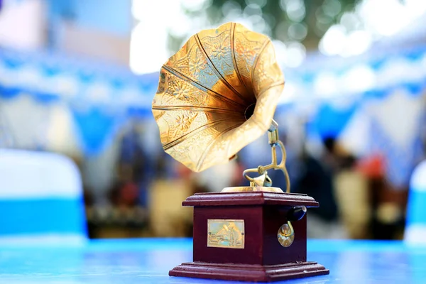 Gramofone Estilo Vintage Leitor Música Vinil Com Fundo Azul — Fotografia de Stock