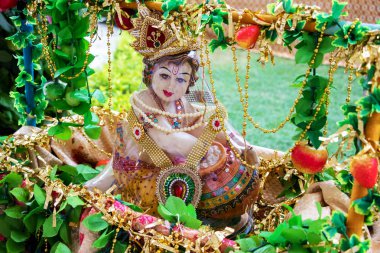 Hindu Tanrı, Lord Krishna, çocukluk formunda, tereyağı yeme