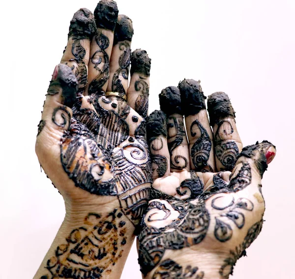 Populaire Mehndi Designs voor handen of handen beschilderd met Mehandi Indian traditions — Stockfoto