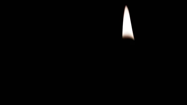 Jord eller lera lampa utstråla ljus i mörkret. begreppet att ta bort mörker med en flamma. Denna typer av lampor är vanliga i Indien och nepal, särskilt i diwali. lampan har olja och bomull veken. hinduiska använder — Stockfoto