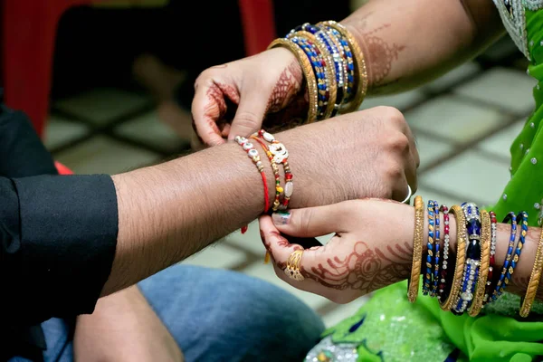 Ракшабандхан Отмечаемый Индии Фестиваль Обозначающий Любовь Отношения Брата Сестры Сестра — стоковое фото
