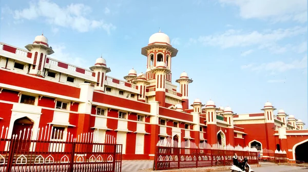 ルカウ ウッタル プラデーシュ インド 2020年6月14日 チャルバグ鉄道駅の植民地時代の遺産建物の眺め — ストック写真