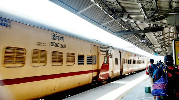 Ludhiana Punjab India Juni 2020 Passagerare Plattformar Vid Järnvägsstationen Ludhiana — Stockfoto