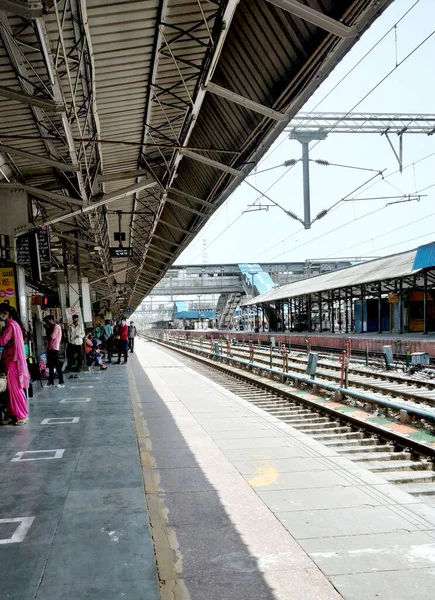 Ludhiana Punjab India Juni 2020 Passagerare Plattformar Vid Järnvägsstationen Ludhiana — Stockfoto