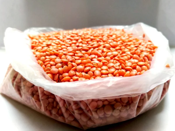 Lentilles Rouges Masoor Dal Isolés Sur Fond Blanc — Photo