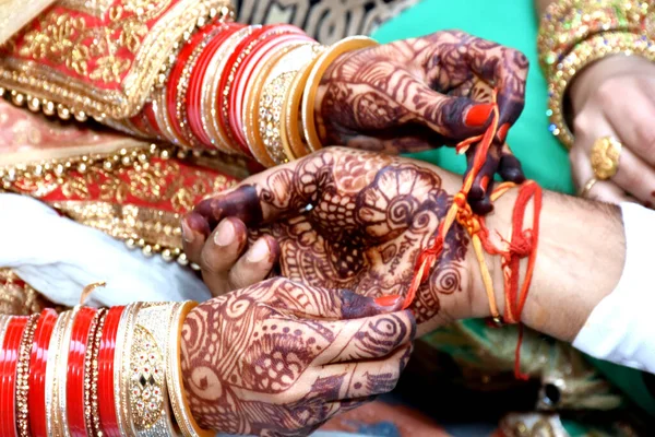 Couple Indien Jouant Anneau Jeu Pêche Dans Cérémonie Mariage Inde — Photo
