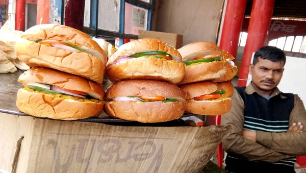Lucknow India Noviembre 2019 Primer Plano Hamburguesa Puesto India —  Fotos de Stock