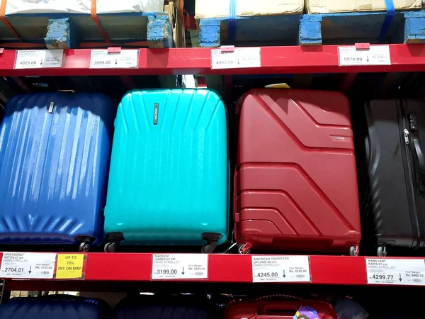 Ludhiana Punjab India June 2019 Many Modern Suitcases Shelves Wholesale — Stock Photo, Image