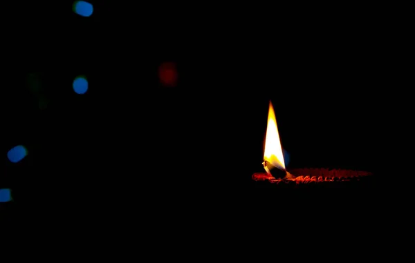 Diwali印度教灯节Clay Diya蜡烛在Deepawali点亮了深色背景的传统油灯 复制空间 — 图库照片