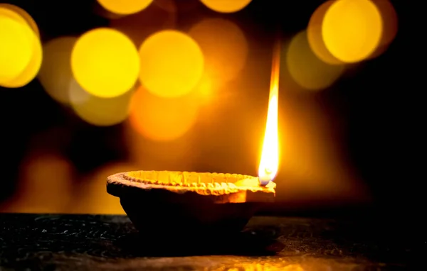 Mutlu Bayramlar Dipavali Yanan Clay Diya Mumu Hindu Işık Festivali — Stok fotoğraf