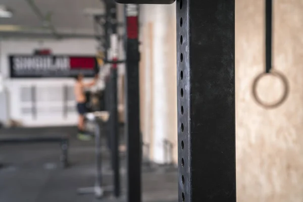 Crossfit Ginásio Uma Perspectiva Lateral Com Bar Focado Resto Desinibido — Fotografia de Stock