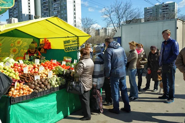 Moscú Rusia Abril 2018 Hortalizas Venta Ambulante Fin Semana Mercado — Foto de Stock