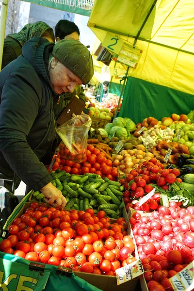 Μόσχα Ρωσία Απριλίου 2018 Οδός Αυτόματοι Λαχανικά Αγορά Σαββατοκύριακο Στη — Φωτογραφία Αρχείου