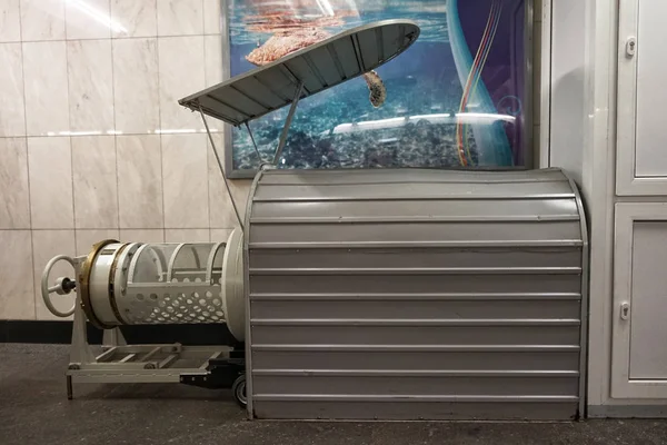 モスクワ ロシア連邦 2018 放射能汚染の荷物をチェックするためのデバイスです モスクワの地下鉄の機能 — ストック写真