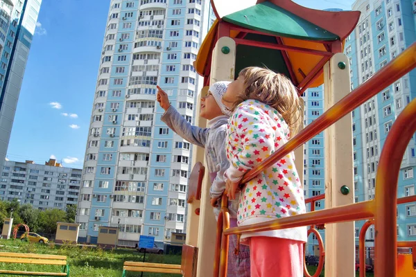 Moscow Rússia Agosto 2014 Crianças Brincando Novo Playground Melhoria Dos — Fotografia de Stock
