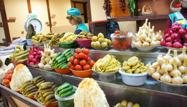 Moscú Rusia Noviembre 2012 Vendedores Mostrador Con Verduras Frutas Mercado — Foto de Stock