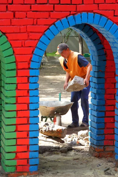 Moscow Russia June 2011 Asian Worker Orange Uniforms Puts Stones — Stock Photo, Image