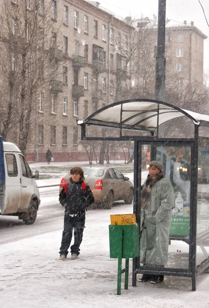 Moskau Russland Dezember 2009 Verschneite Haltestelle Für Öffentliche Verkehrsmittel Alltag — Stockfoto