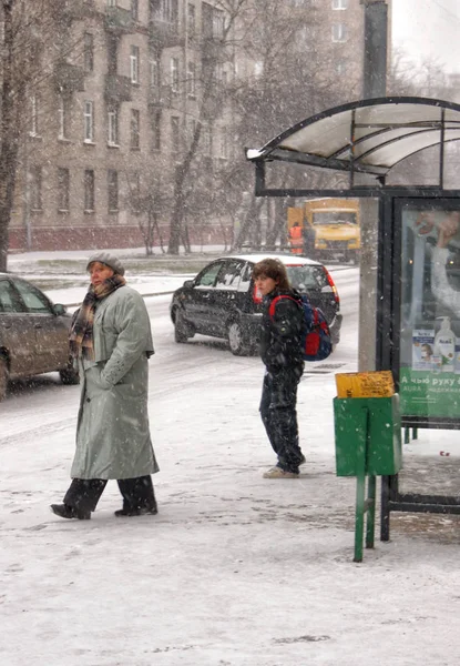 Moskau Russland Dezember 2009 Verschneite Haltestelle Für Öffentliche Verkehrsmittel Alltag — Stockfoto